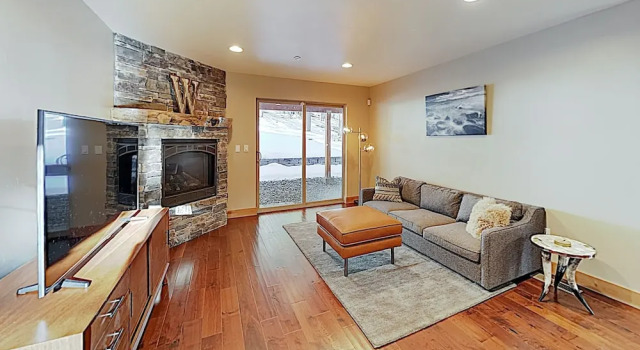 Lavish New-build: Private Hot Tub & 2 Living Areas 4 Bedroom Home, Забронировать Дом для отпуска Меверс South Lake Tahoe Area