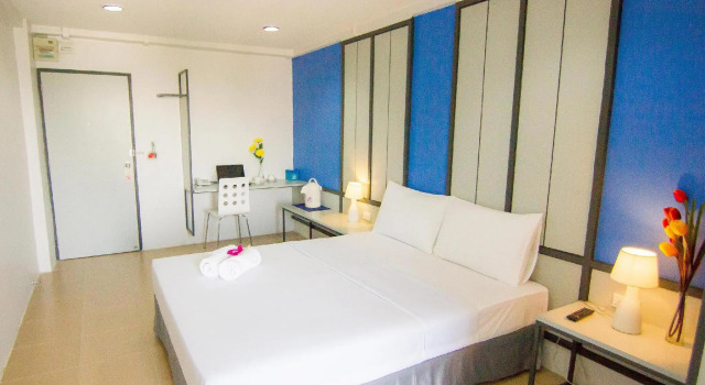 Кровать в общем номере Regent Ngamwongwan Hotel