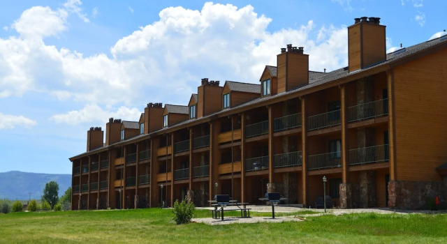 The Inn at Silvercreek, Забронировать Отель Отели Грэнби 3 звезды, рядом с Гольф-клуб Grand Elk, 3*