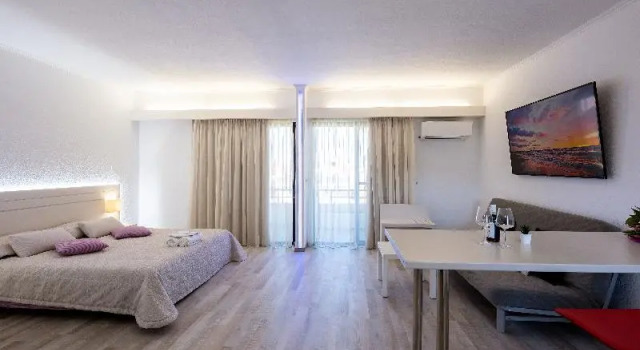 Полулюкс Comfort с балконом Terinikos Sunny Garden Hotel & Junior Suites