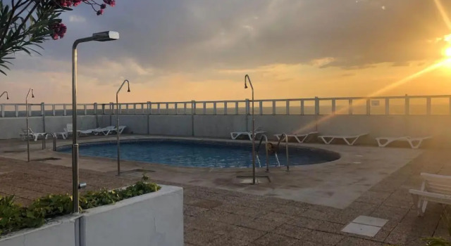 Апартаменты Pisos con piscina de temporada corta estancia
