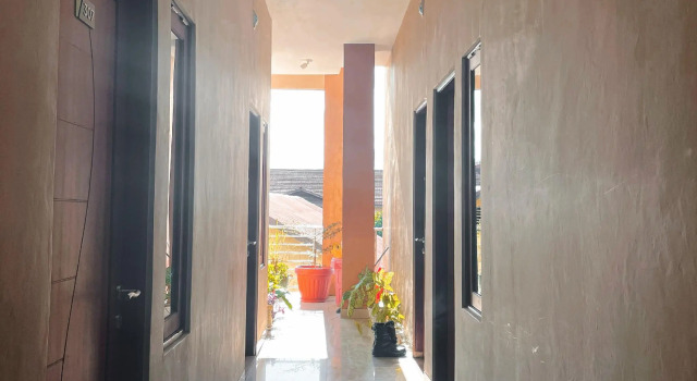 Almira Homestay Ambon RedPartner, Rezervovat Hotel Hotely v Maluku s parkováním, Parkování