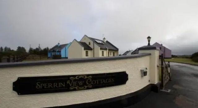 Sperrin View Cottages, Забронировать Отель Кукстаун 