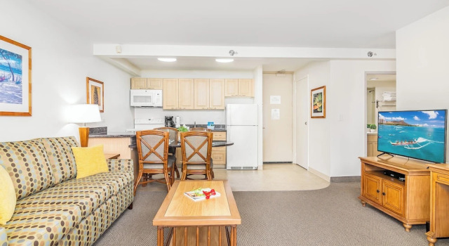 Апартаменты Waikiki Sunset Close to Beach with Parking