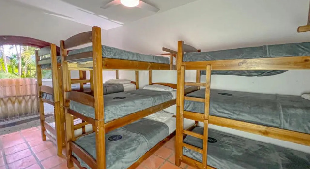 Beer Hostel Ilhabela, Забронировать Хостел Недорогие отели Ильябела, рядом с Пляж Saco da Capela, недорого