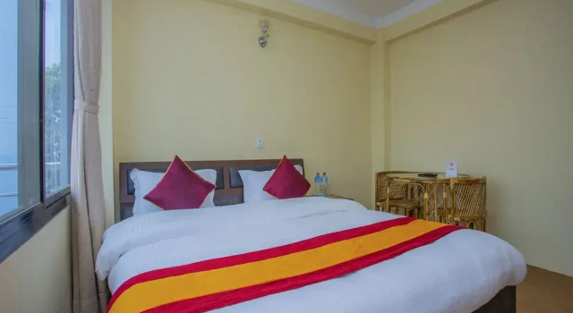 OYO 460 Hotel Landmark, Забронировать Отель Дхуликхел 