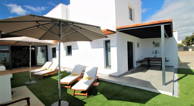Коттедж Holiday House and Spa Lanzarote