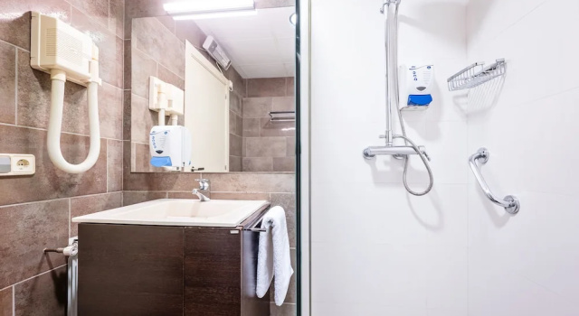 Трёхместный семейный номер Standard HOTEL LA PERLA