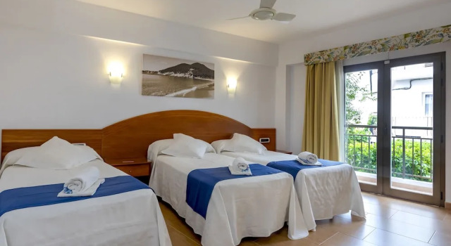 Трёхместный номер Superior Hostal Manolita