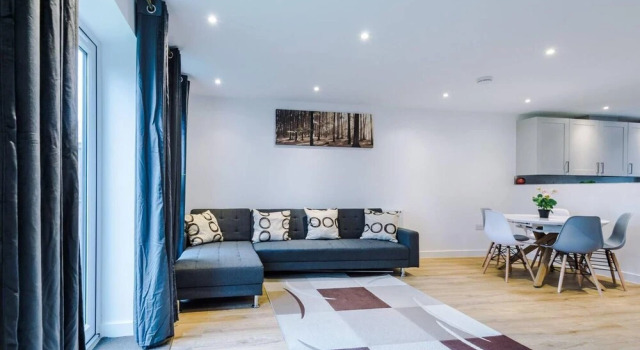 Immaculate 3-bed House in Salford