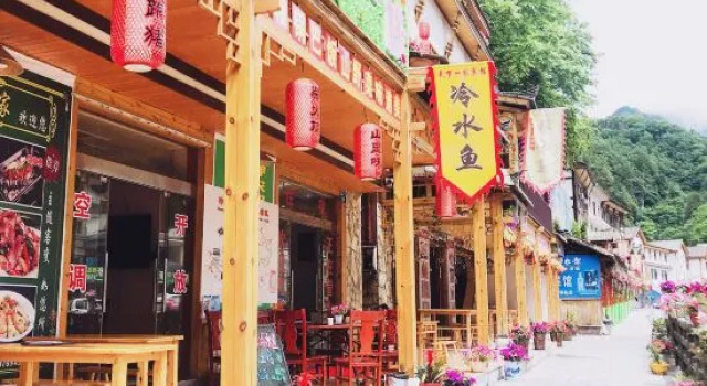 Shennongjia Xiaoqiao people food inn, Varaa Hotelli Shennongjia Hubei