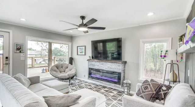 Коттедж c 1 комнатой с балконом Bay St Louis Home w/ Private Dock + Kayaks!