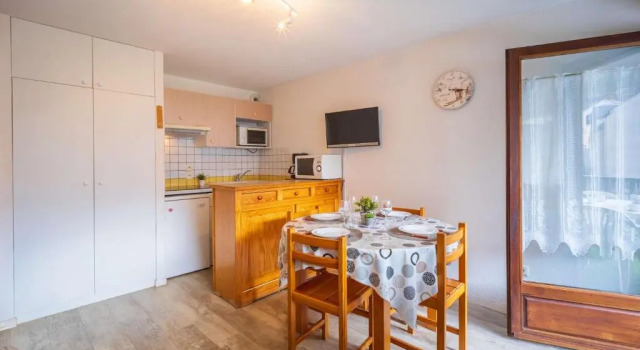 Appartement Saint-Lary-Soulan, 2 pièces, 4 personnes - FR-1-296-177, Забронировать Апартаменты/квартира Отели в центре Сен-Лари-Сулан, в центре, Парковка