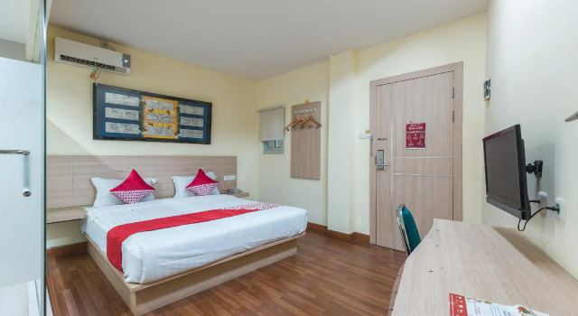 OYO 773 Hotel Rujia, Prenota Hotel Gambir 