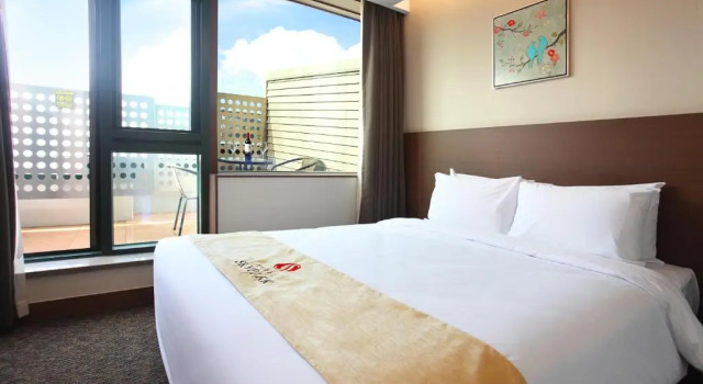 Двухместный номер с балконом Hotel Skypark Kingstown Dongdaemun