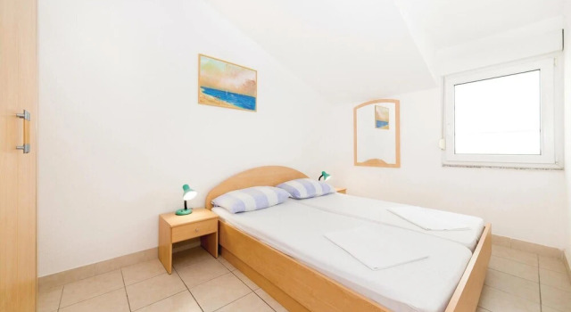 Apartment in Okrug Gornji with Two-Bedrooms 2, Забронировать Апартаменты/квартира Отели Трогир с парковкой, рядом с Пляж Бочичи, Парковка