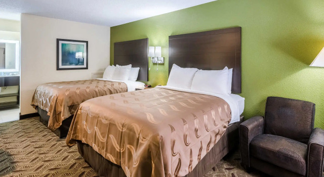 Четырёхместный номер Standard Quality Inn Tanglewood