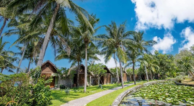 Бунгало oceanfront Casa Marina Resort