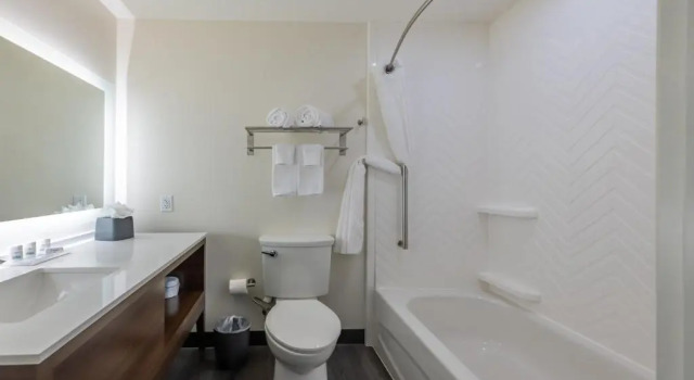 Полулюкс Courtyard® by Marriott® Atlanta Dunwoody