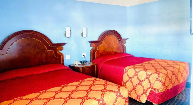 Четырёхместный номер Standard A Fishers Inn Motel