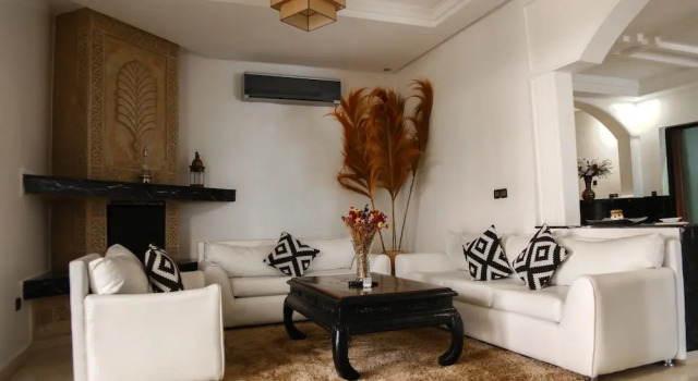 Luxury heated pool Villa Marrakech, Забронировать Вилла Отели Марракеш-Тенсифт-Эль-Хауз с парковкой, Парковка