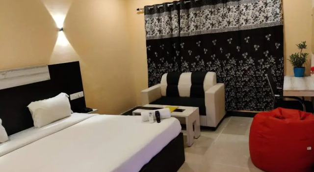 Hotel Ishwarya Grand, Varaa Hotelli Kakinada Andhra Pradesh