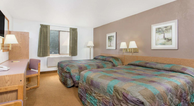 Четырёхместный номер Standard Super 8 by Wyndham Lacey Olympia Area