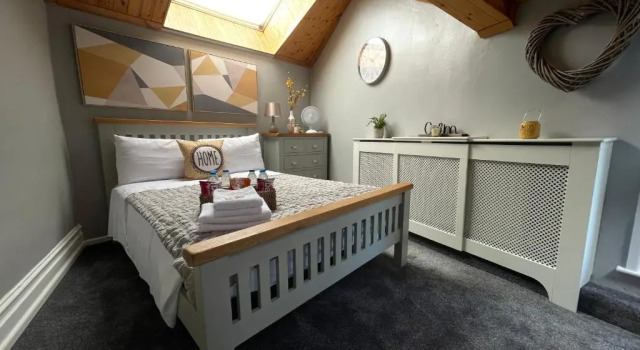 Westend Holiday Room 1 Brecon - Shared Bathroom, Забронировать Отель Отели Сноудония с парковкой, Парковка
