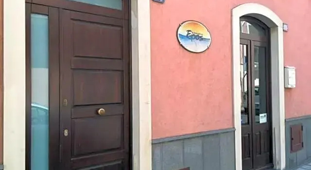 B&B Epos Acitrezza, Забронировать Отель «постель и завтрак» Отели в центре Ачи-Кастелло, в центре, Парковка