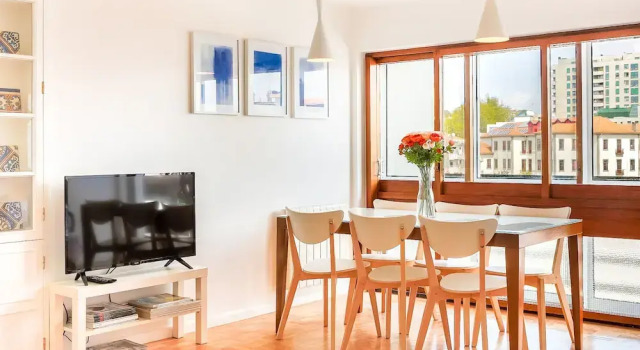 Bolha1 · Bright Apartment in a Traditional Area of Porto, Забронировать Апартаменты/квартира Бонфим Порту, рядом с Театр Coliseu do Porto