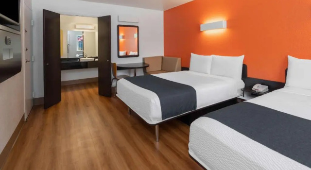 Четырёхместный номер Deluxe Motel 6 -Carpinteria, CA - Santa Barbara - South