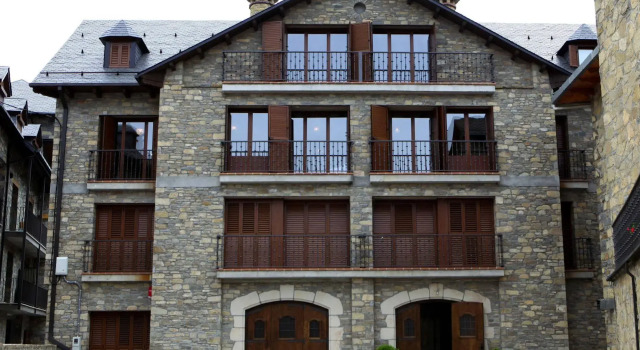 Apartamentos Villa de Plan, Book Apartment Hotels in Aragon with Parking, Parking