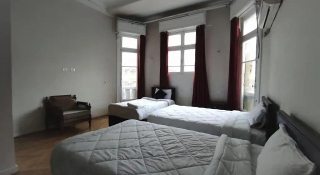 Кровать в общем номере (мужской номер) Travelers House Hostel