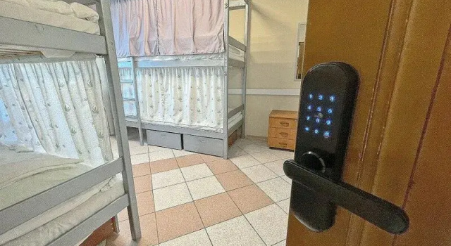 Pat în dormitor (dormitor pentru bărbați) Nevskiy Hotel