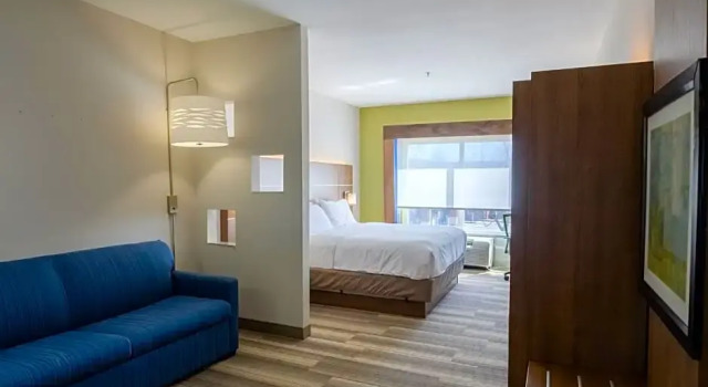 Люкс Holiday Inn Express Hotel & Suites Atlanta Airport West - Camp Creek by IHG