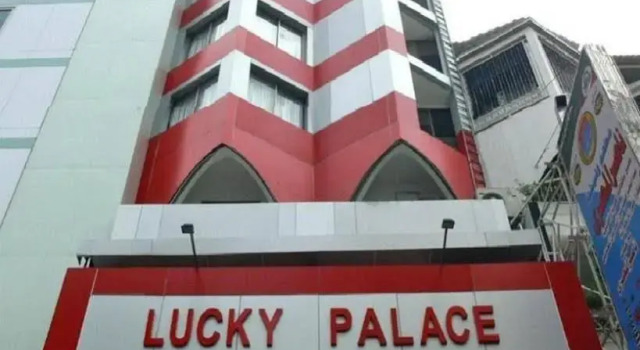 Lucky Palace Hotel, Забронировать Отель Ваттана Бангкок, рядом с Развлекательный центр Nana Plaza