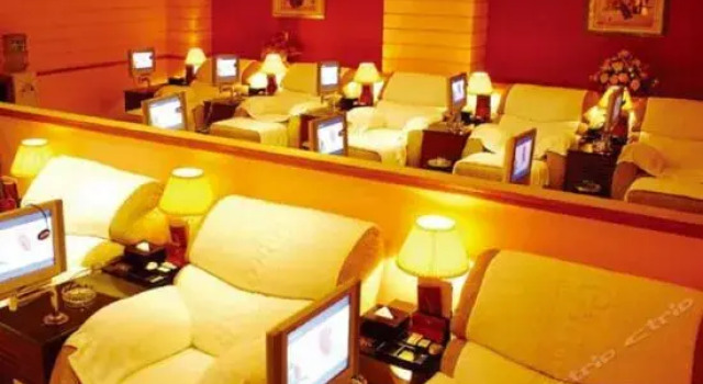 Xishuangbanna Huofa Hotel, Забронировать Отель Отели Цзинхун 4 звезды, рядом с Manting Park, 4*