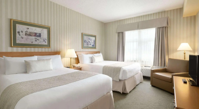 Четырёхместный номер Standard Days Inn by Wyndham Orillia