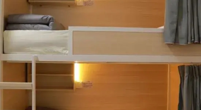 Кровать в общем номере (мужской номер) Shiye Youth Hostel