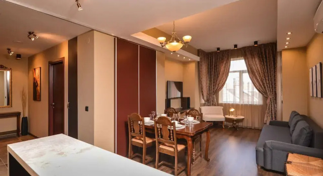 FM Luxury 2-BDR Apartment - Jazzy, Забронировать Апартаменты/квартира Апартаменты Софии, рядом с Королевский дворец, Апартаменты/квартира