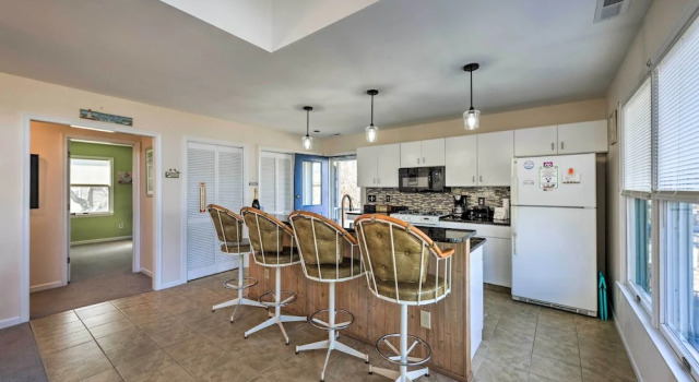 Апартаменты Seaside Escape < 1 Mi to Cape May Public Beach