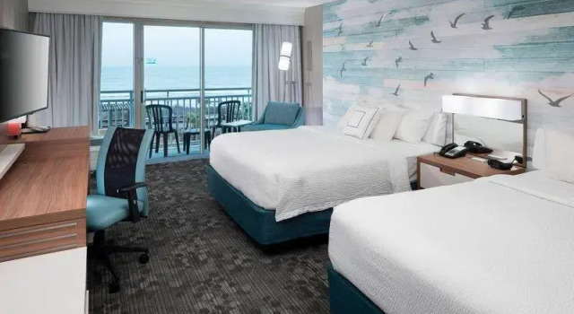 Кровать в общем номере Courtyard by Marriott Carolina Beach Oceanfront