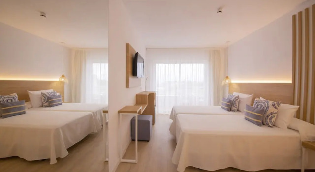 Трёхместный номер Standard с балконом Hotel Cala Font