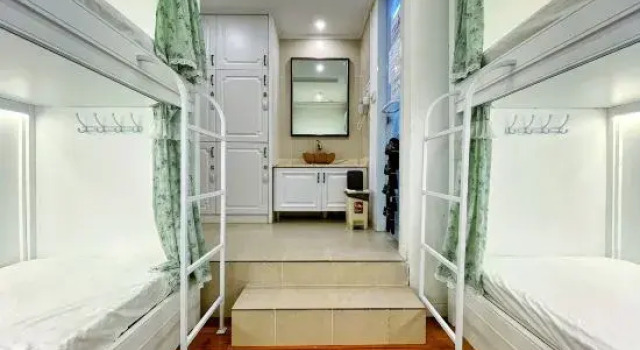 Кровать в общем номере (мужской номер) Hangzhou White Lovers Youth Hostel (Tonghui Middle Road Subway Station)