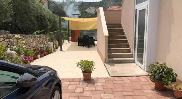 Apartments Majić, Забронировать Апартаменты/квартира Винишче Trogir Riviera, рядом с Пляж Купиница