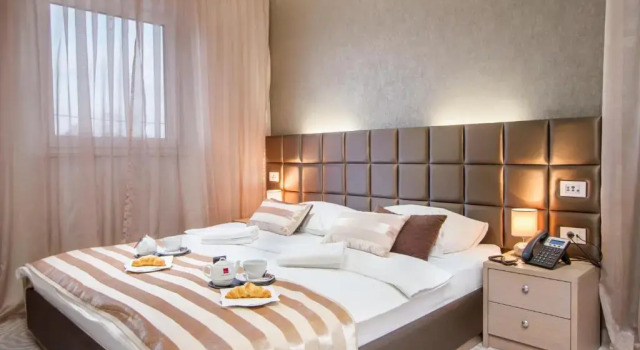 Люкс с балконом Royal Airport Hotel