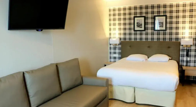 Трёхместный номер Superior Best Western Le Cheval Blanc -Vue sur le port-plein centre ville