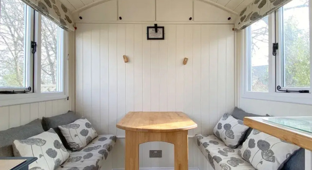 Duck House - 1 Bed Shepherds Hut - Gower, Забронировать Апартаменты/квартира Суонси Полуостров Гоуэр