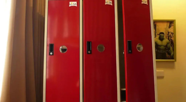 Кровать в общем номере (мужской номер) Knock Knock Hostel