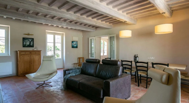 Plush Holiday Home in Cortona with Hot Tub